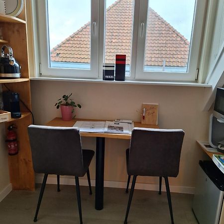 22Up Bed & Koffie Bed and Breakfast Den Burg Exteriör bild
